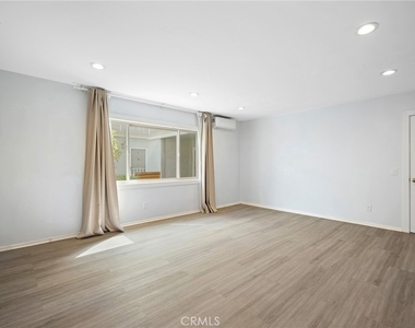 7969 Norton Avenue - Photo Thumbnail 7