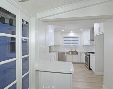 1210 Graynold Avenue - Photo Thumbnail 16