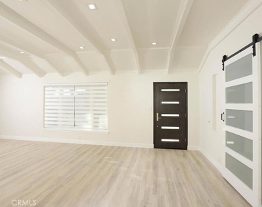 1210 Graynold Avenue - Photo Thumbnail 9