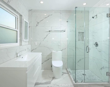 1210 Graynold Avenue - Photo Thumbnail 23