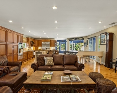 1746 N Vallejo Way - Photo Thumbnail 12