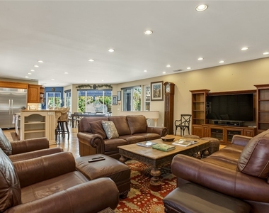 1746 N Vallejo Way - Photo Thumbnail 11