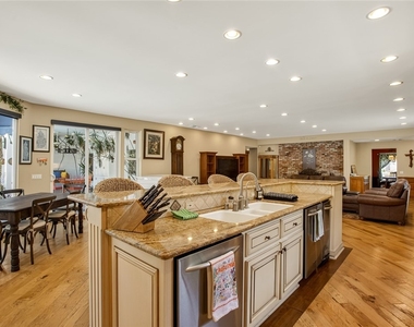 1746 N Vallejo Way - Photo Thumbnail 19