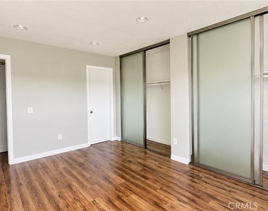 10331 Lindley - Photo Thumbnail 2