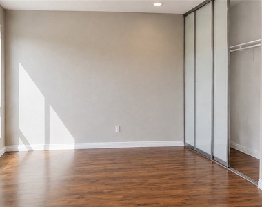 10331 Lindley - Photo Thumbnail 3