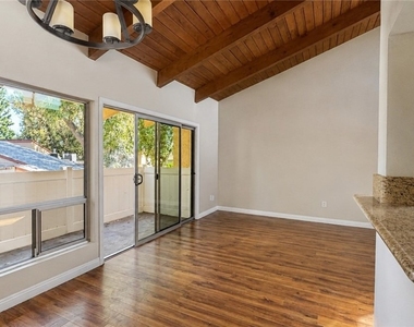 10331 Lindley - Photo Thumbnail 1