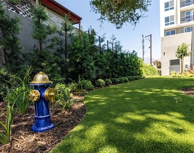 4064 Live Oak - Photo Thumbnail 14