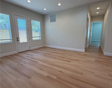 1140 W Donington Street - Photo Thumbnail 1