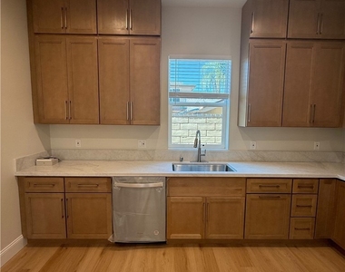 1140 W Donington Street - Photo Thumbnail 2