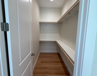 1140 W Donington Street - Photo Thumbnail 5