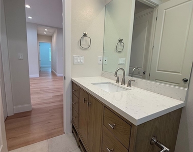 1140 W Donington Street - Photo Thumbnail 12