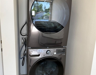 1140 W Donington Street - Photo Thumbnail 16