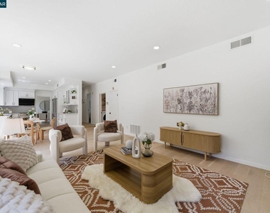 601 Ambience Way - Photo Thumbnail 18