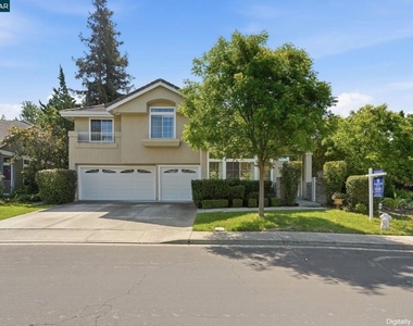 601 Ambience Way - Photo Thumbnail 43