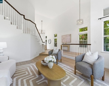 601 Ambience Way - Photo Thumbnail 8