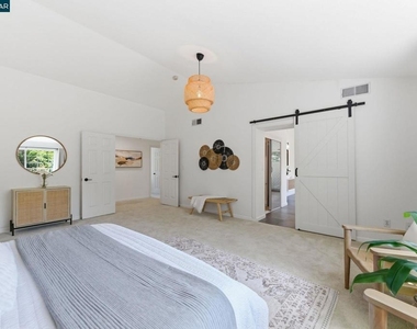601 Ambience Way - Photo Thumbnail 21