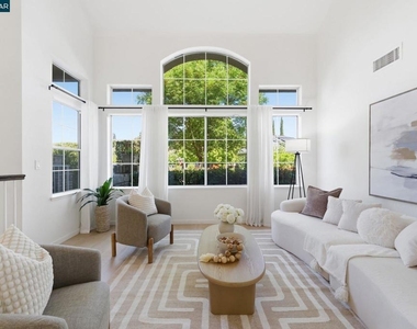 601 Ambience Way - Photo Thumbnail 6
