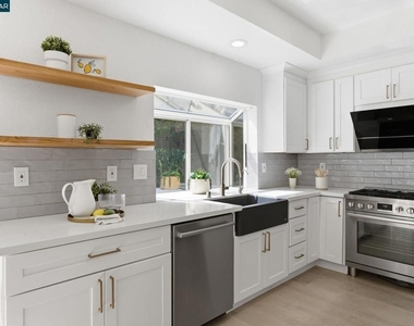 601 Ambience Way - Photo Thumbnail 14