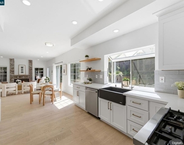 601 Ambience Way - Photo Thumbnail 16