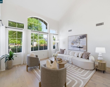 601 Ambience Way - Photo Thumbnail 5