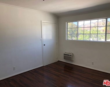 1046 N Spaulding Avenue Avenue - Photo Thumbnail 4