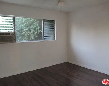 1046 N Spaulding Avenue Avenue - Photo Thumbnail 5