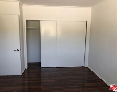1046 N Spaulding Avenue Avenue - Photo Thumbnail 7