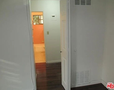 1046 N Spaulding Avenue Avenue - Photo Thumbnail 3