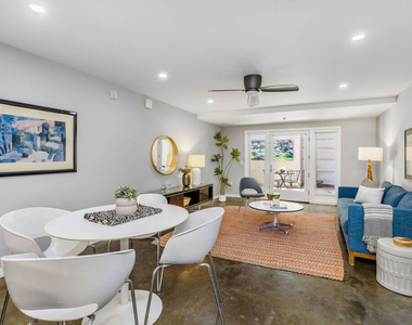 125 N Raymond Avenue - Photo Thumbnail 3