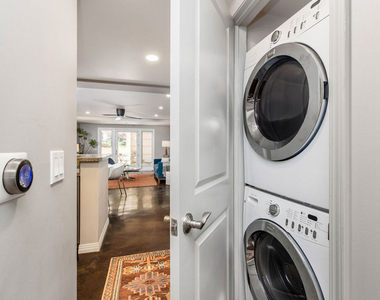 125 N Raymond Avenue - Photo Thumbnail 10