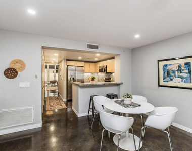 125 N Raymond Avenue - Photo Thumbnail 7