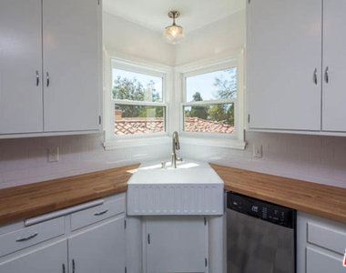 2117 Alcyona Drive - Photo Thumbnail 7