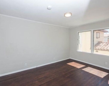 2117 Alcyona Drive - Photo Thumbnail 6