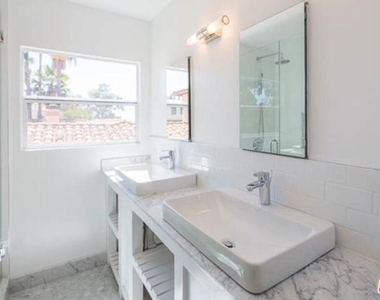 2117 Alcyona Drive - Photo Thumbnail 5