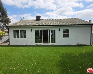 8519 Yolanda Avenue - Photo Thumbnail 13