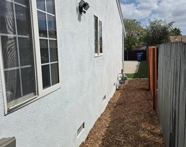 8519 Yolanda Avenue - Photo Thumbnail 14