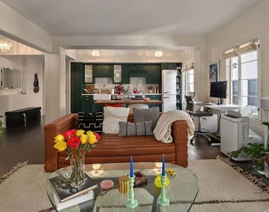 109 N Sycamore Avenue - Photo Thumbnail 10