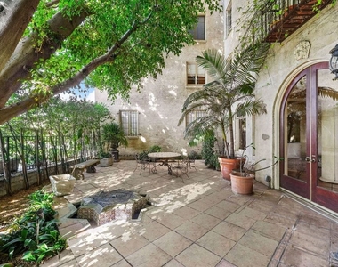 109 N Sycamore Avenue - Photo Thumbnail 2