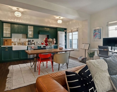 109 N Sycamore Avenue - Photo Thumbnail 11