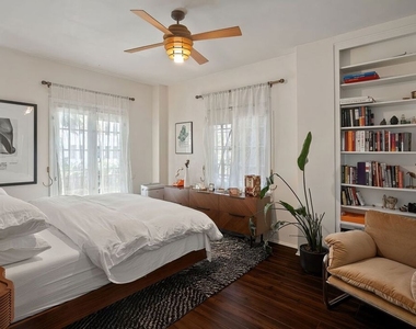 109 N Sycamore Avenue - Photo Thumbnail 14