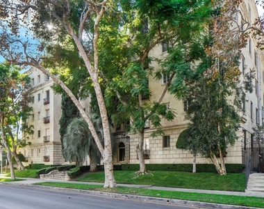 109 N Sycamore Avenue - Photo Thumbnail 1