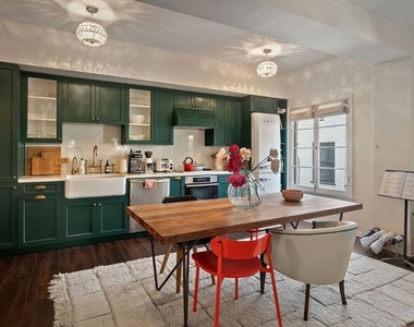 109 N Sycamore Avenue - Photo Thumbnail 12