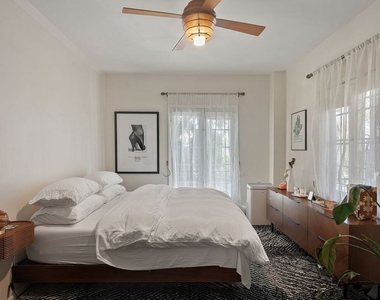 109 N Sycamore Avenue - Photo Thumbnail 15