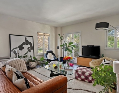 109 N Sycamore Avenue - Photo Thumbnail 9