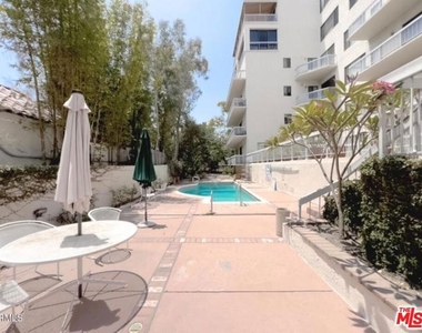 4460 Wilshire Boulevard - Photo Thumbnail 2