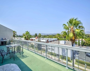 4460 Wilshire Boulevard - Photo Thumbnail 5