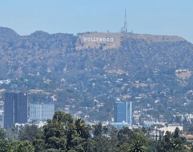 4460 Wilshire Boulevard - Photo Thumbnail 1