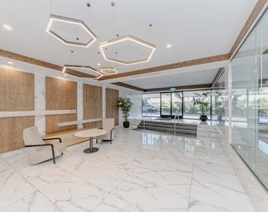 4460 Wilshire Boulevard - Photo Thumbnail 3