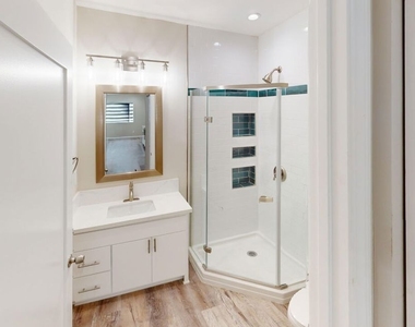 2811 W 46th Street - Photo Thumbnail 7