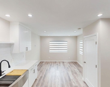 2811 W 46th Street - Photo Thumbnail 1